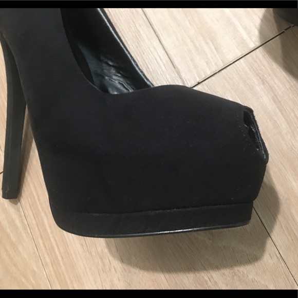 Qupid Tatum Keyhole Peep Toe Platform Pumps - Picture 9 of 9